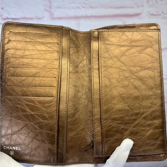 CHANEL Metallic Aged Calfskin Quilted Reissue Yen Wallet Bronze - Picture 8 of 14